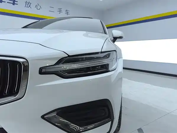 Volvo S60 2025