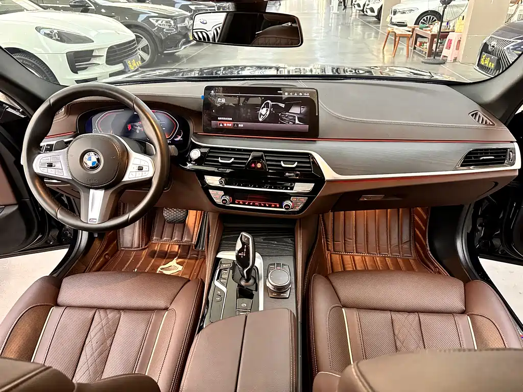 BMW 5 Series 2023 — фото 11
