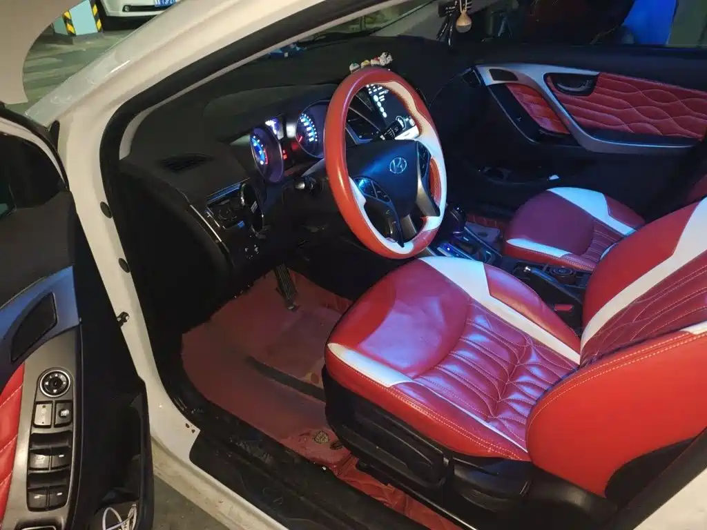Hyundai Elantra 2018 — фото 14
