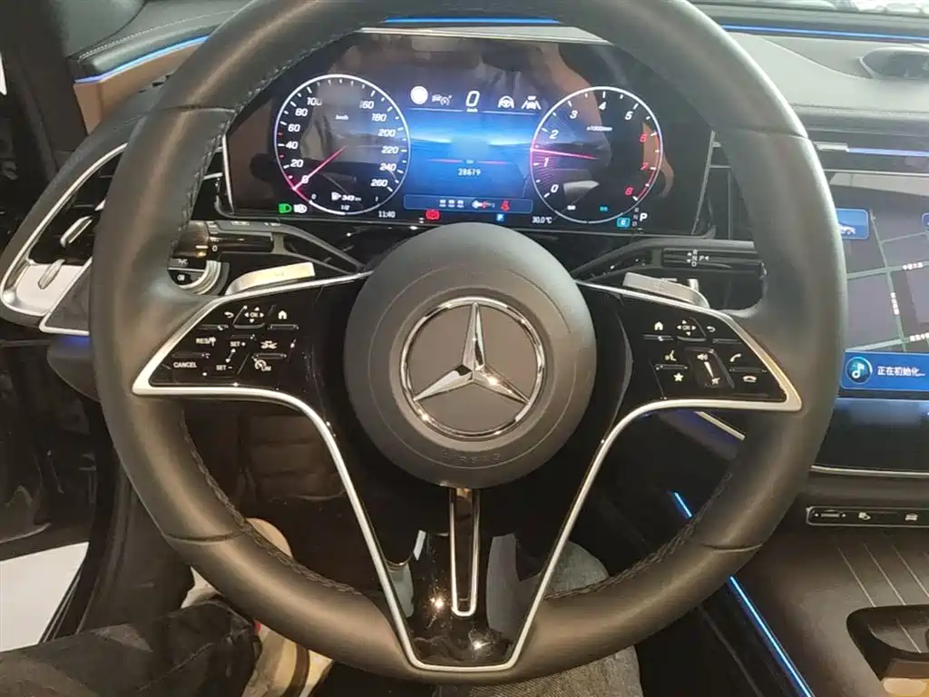Mercedes-Benz E-Class 2025 — фото 11