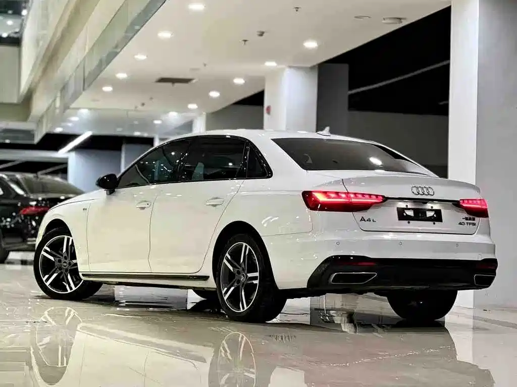 Audi A4L 2022 — фото 5