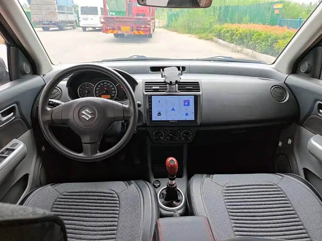 Suzuki Swift 2014 — фото 10