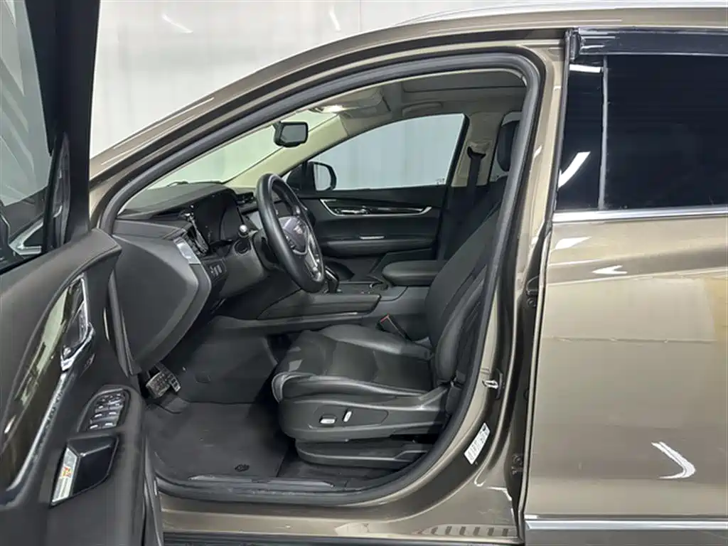 Cadillac XT5 2017 — фото 10