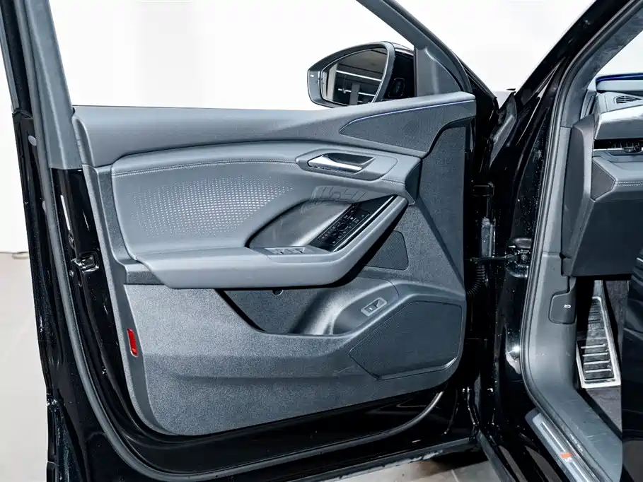 Audi Q6L e-tron 2025 — фото 19