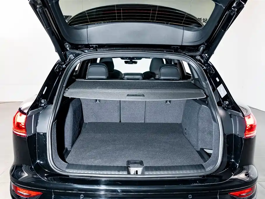 Audi Q6L e-tron 2025 — фото 26