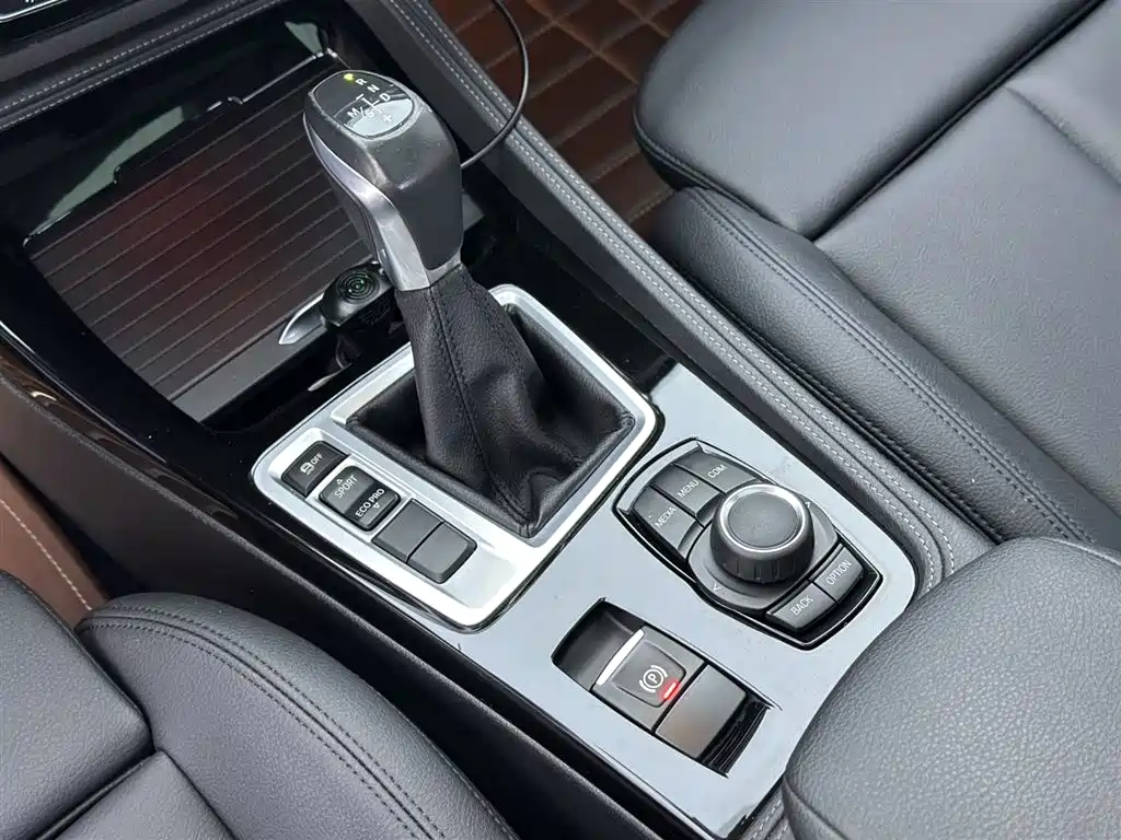 BMW 1 Series 2017 — фото 19