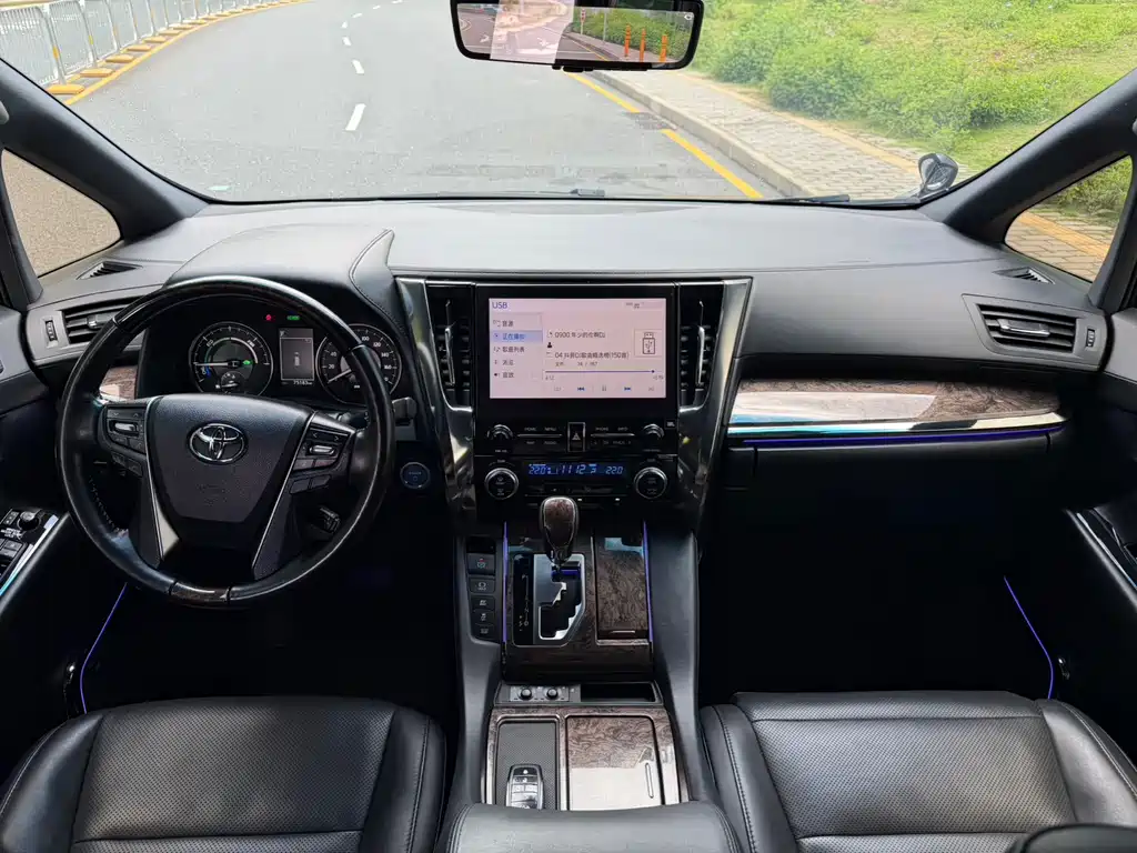 Toyota Vellfire 2021 — фото 10
