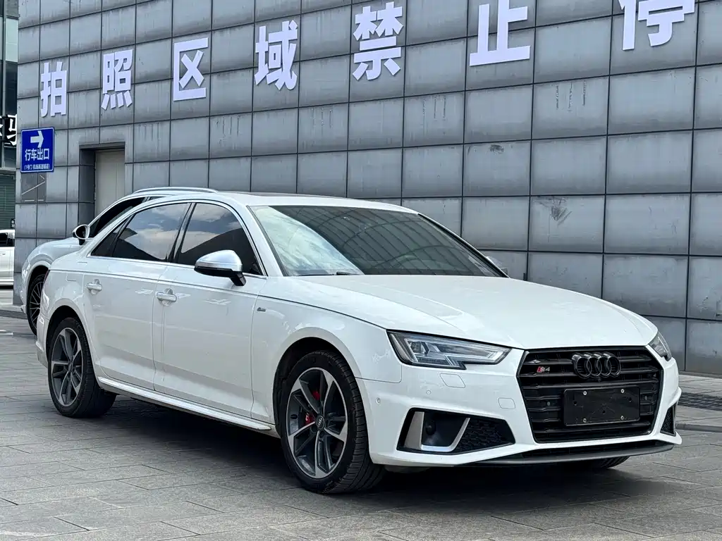 Audi A4L 2019