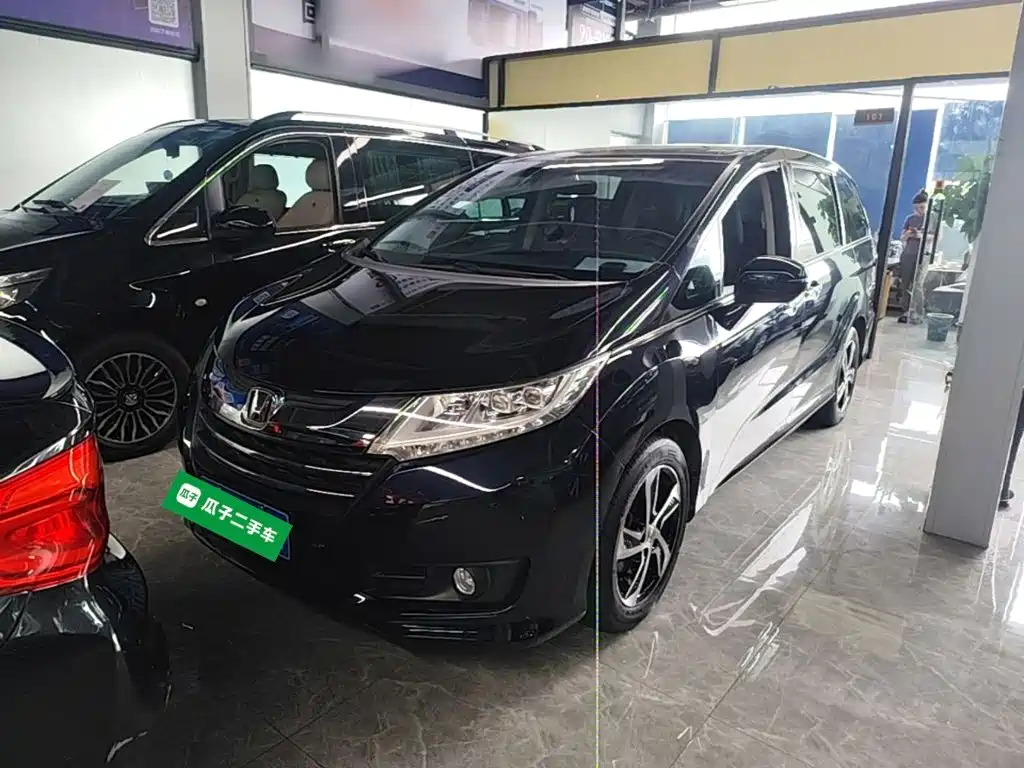 Honda Odyssey 2018 — фото 2
