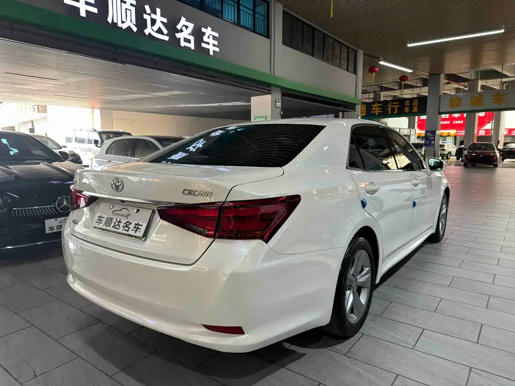 Toyota Crown 2016 — фото 9
