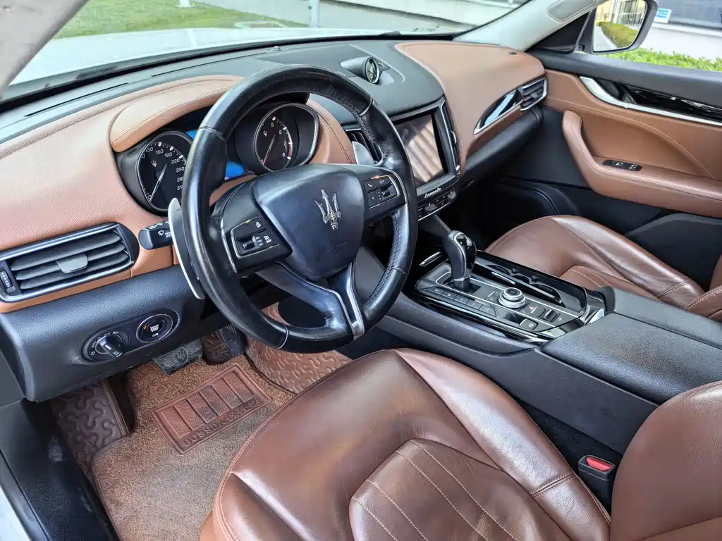 Maserati Levante 2018 — фото 16