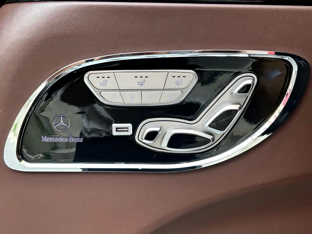 Mercedes-Benz V-Class 2020 — фото 12