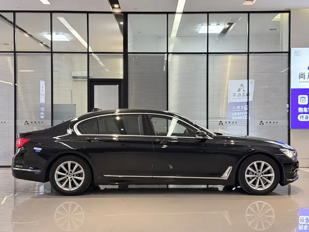 BMW 7 Series 2017 — фото 15
