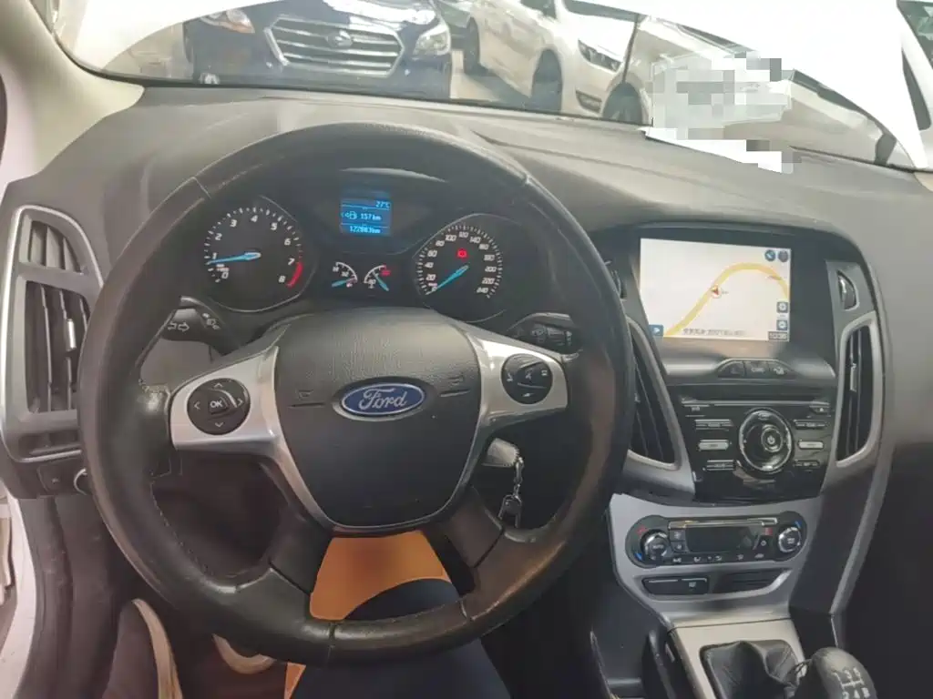 Ford Focus 2014 — фото 10