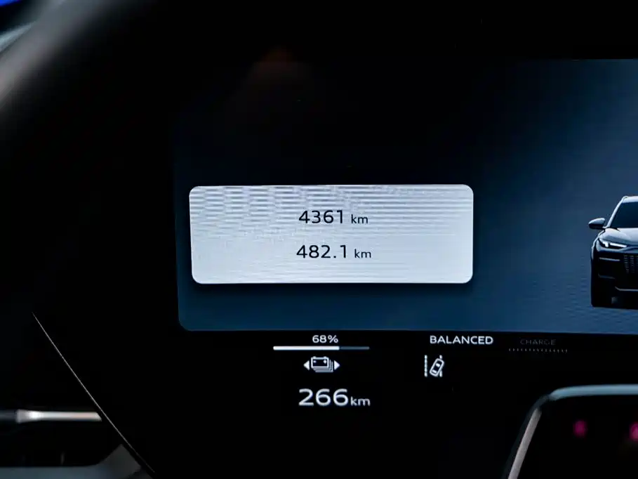 Audi Q6L e-tron 2025 — фото 11