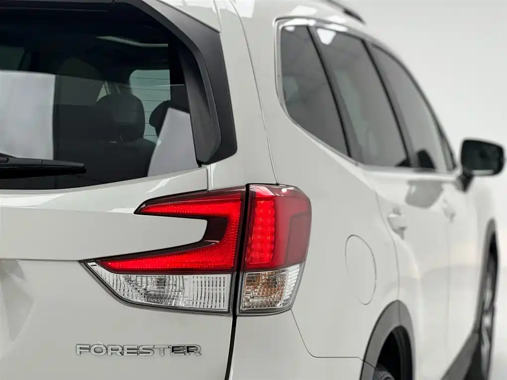 Subaru Forester 2022 — фото 18