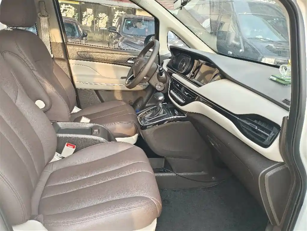 GAC Motor Trumpchi M6 2021 — фото 6