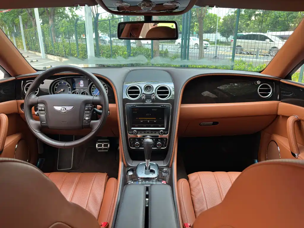 Bentley Flying Spur 2014 — фото 18
