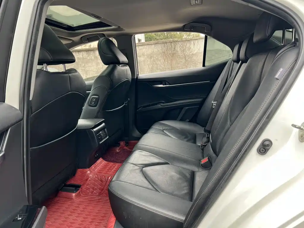Toyota Camry 2020 — фото 10