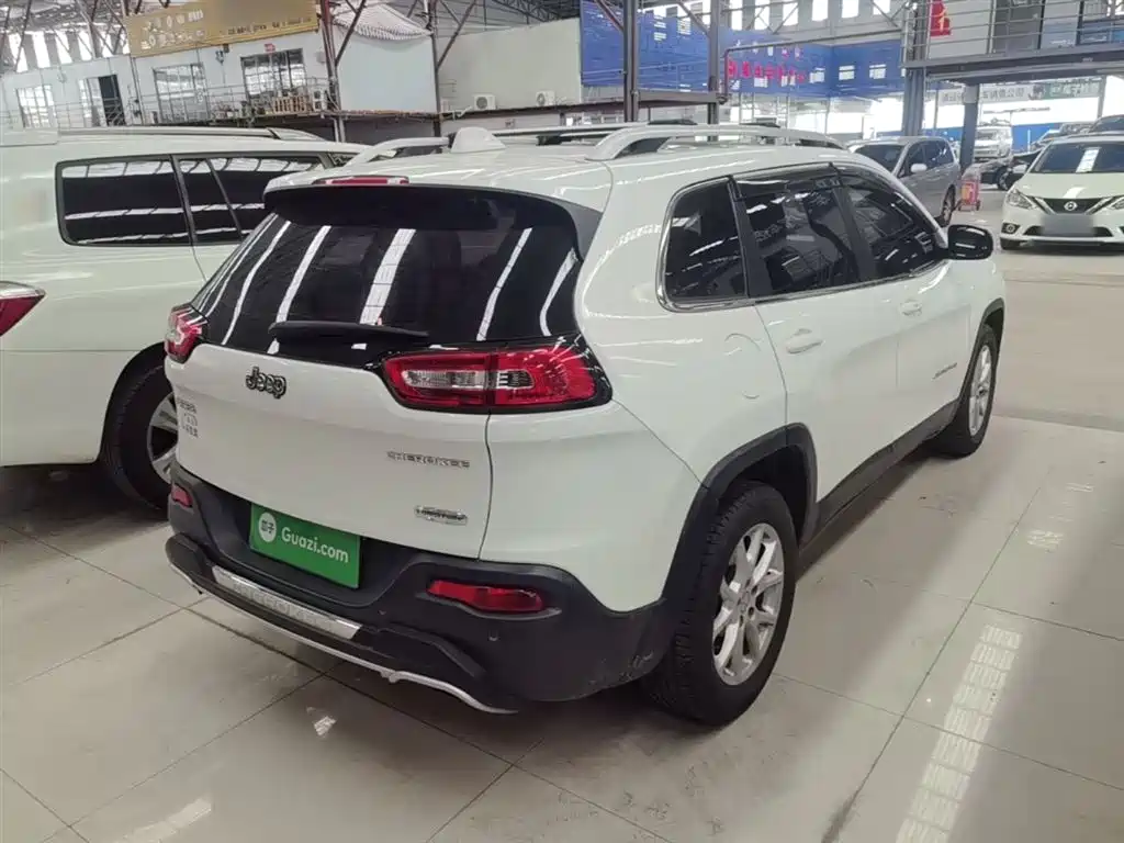 Jeep Cherokee 2017 — фото 7
