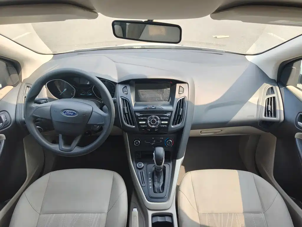 Ford Focus 2016 — фото 16
