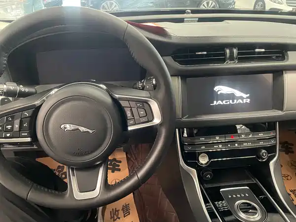 Jaguar XFL 2021
