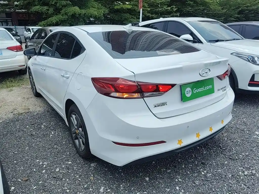 Hyundai Elantra 2017 — фото 5