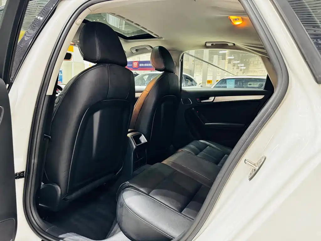 Audi A4L 2011