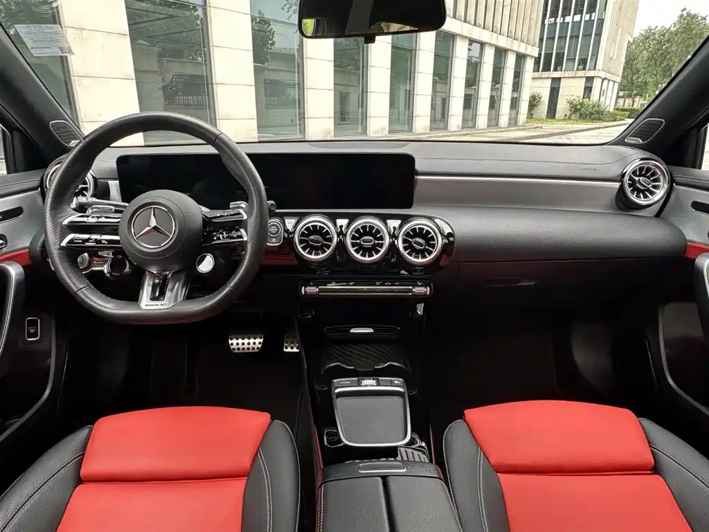 Mercedes-Benz A-Class AMG 2025 — фото 5
