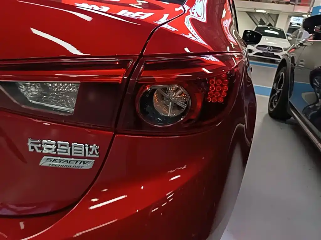 Mazda 3 Axela 2018 — фото 8
