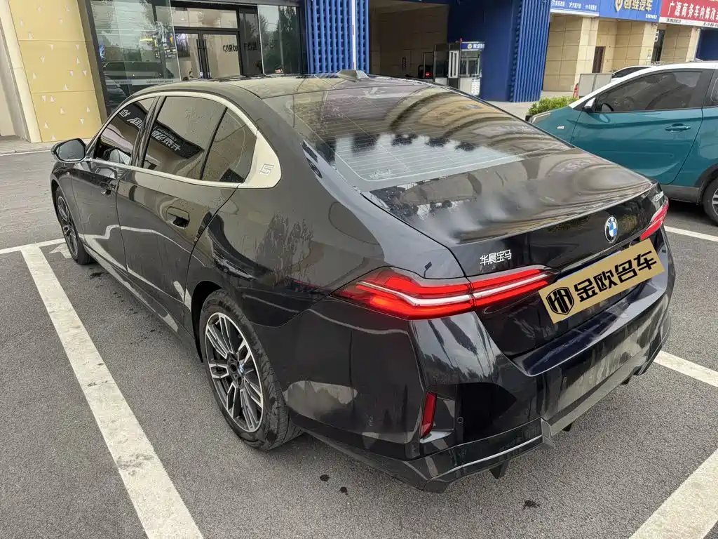 BMW 5 Series 2025
