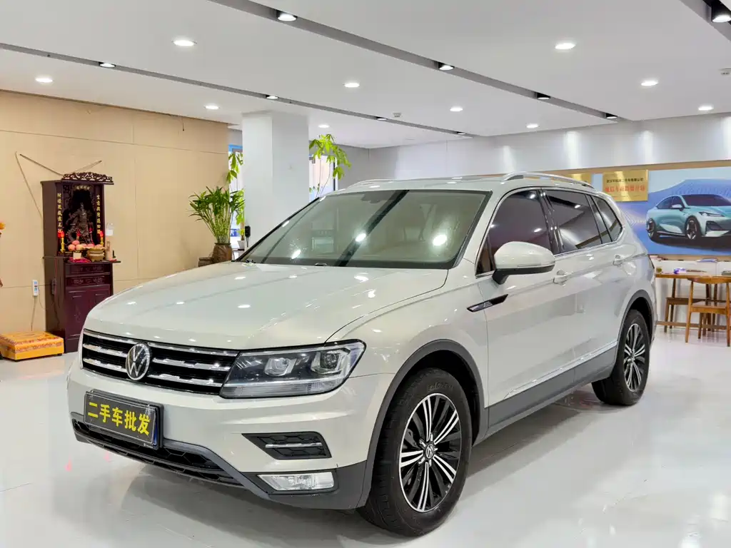 Volkswagen Tiguan L 2021 — фото 1