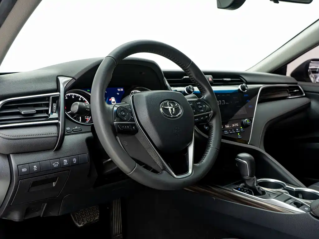 Toyota Camry 2021 — фото 4