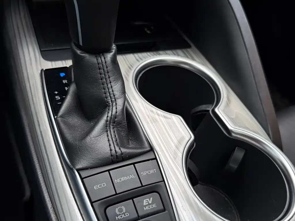 Toyota Camry 2018 — фото 22