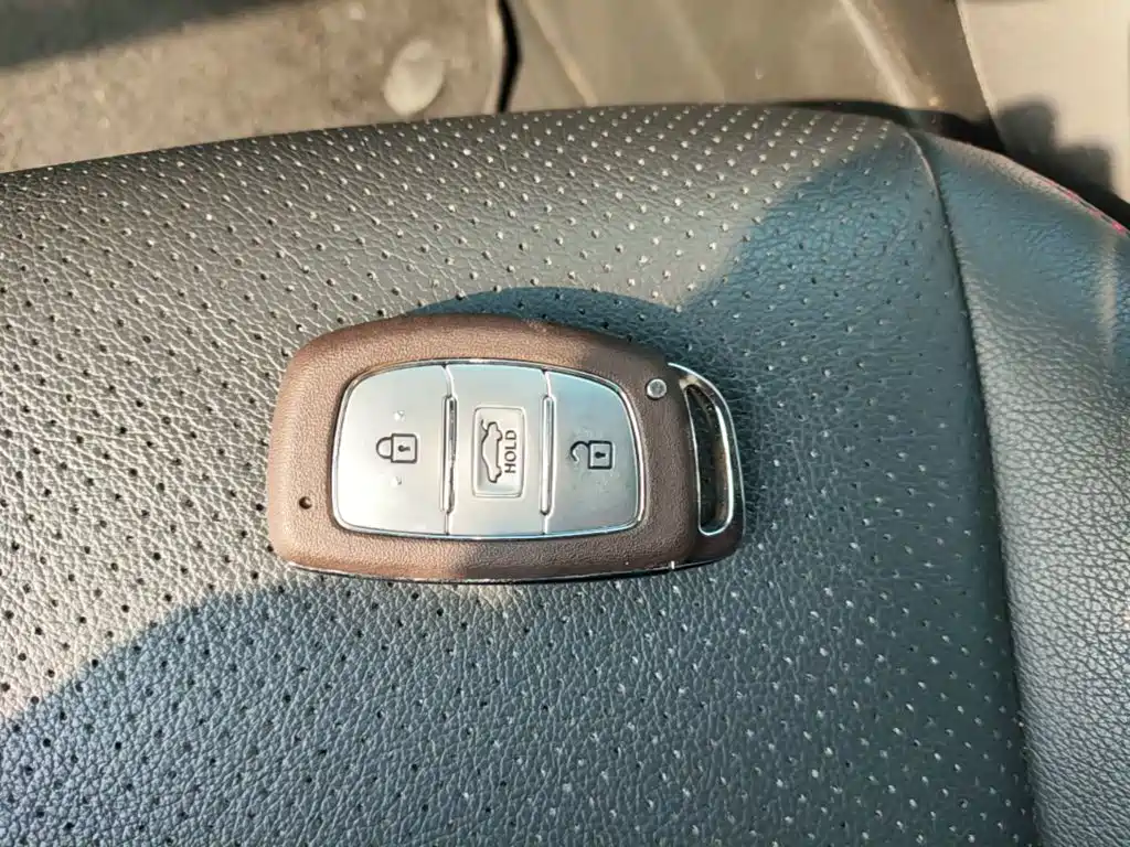 Hyundai Elantra 2017 — фото 17