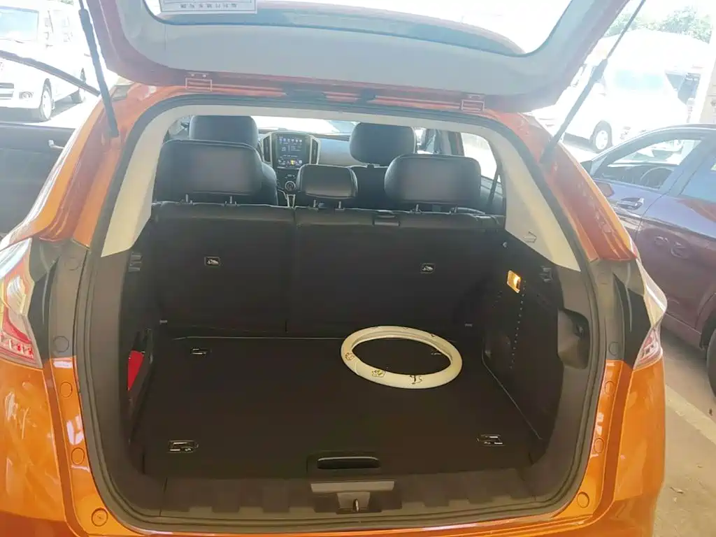 Luxgen You6 SUV 2015 — фото 19