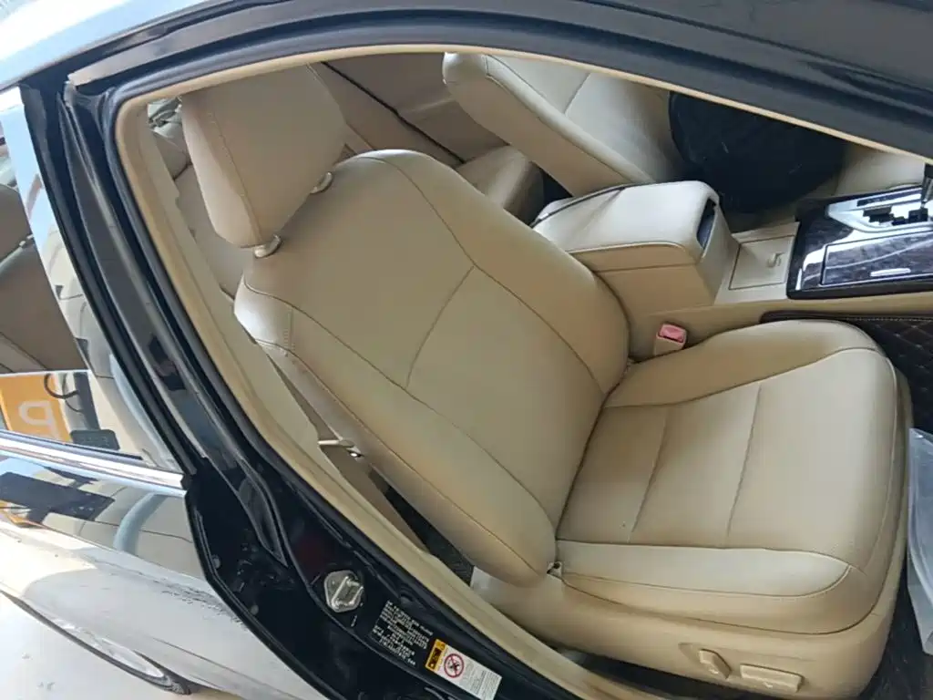 Toyota Camry 2015 — фото 25