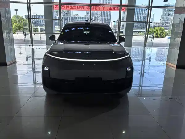 Li Auto L8 2025