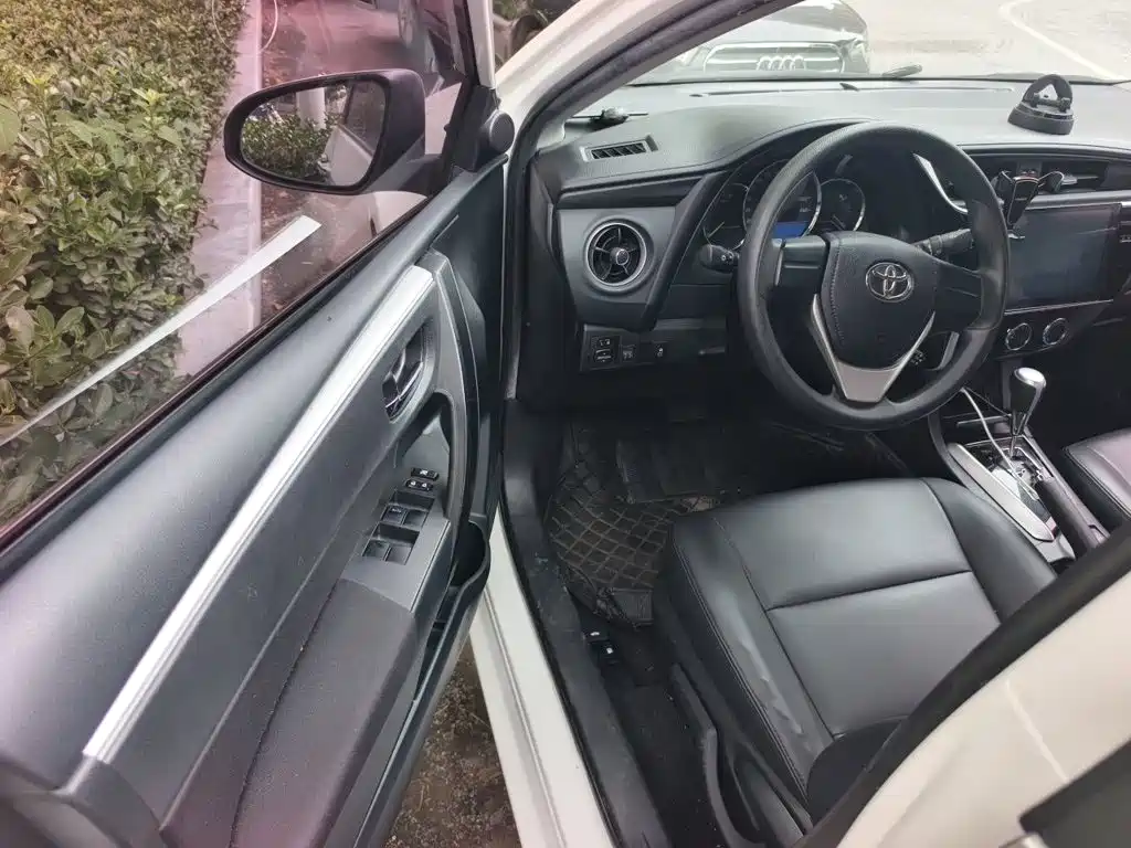 Toyota Corolla 2018 — фото 13