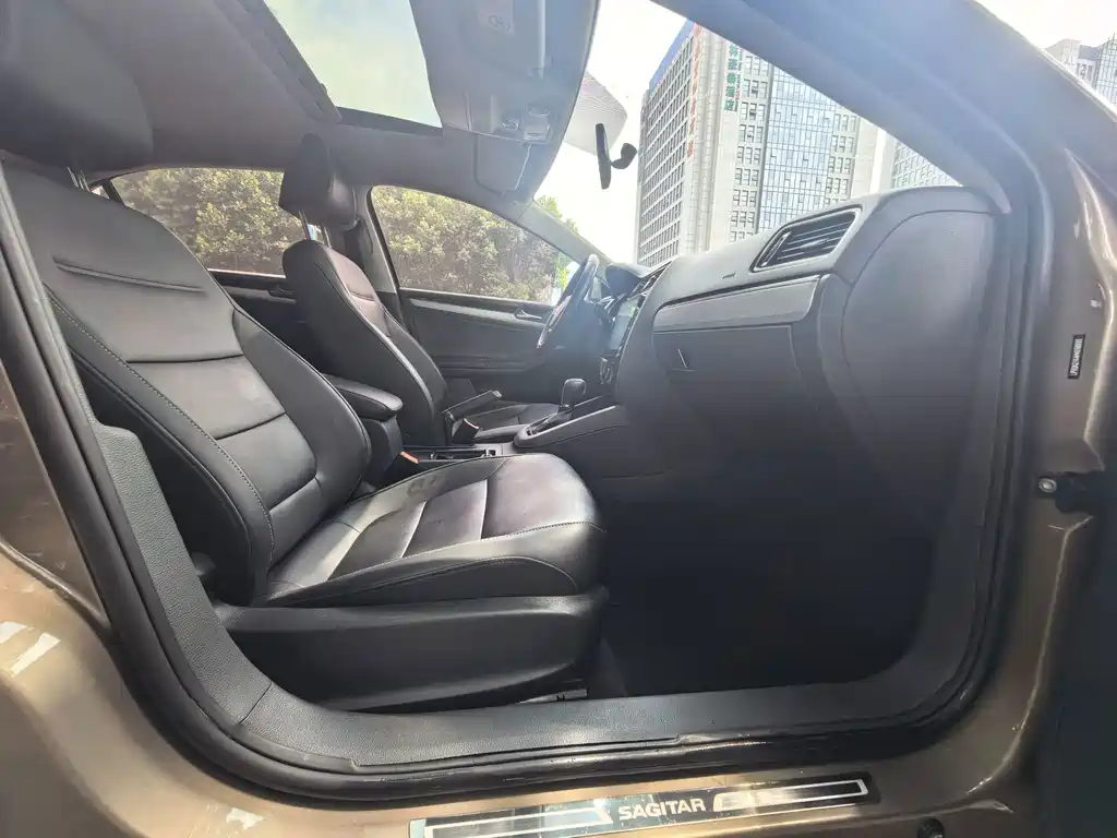 Volkswagen Sagitar 2018