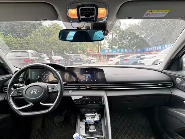 Hyundai Elantra 2021