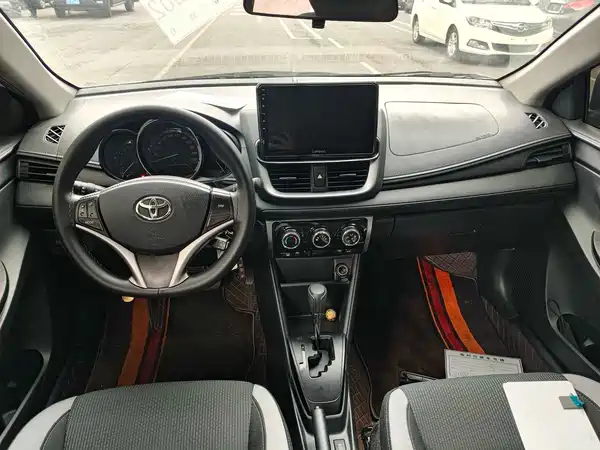 Toyota Yaris L 2022