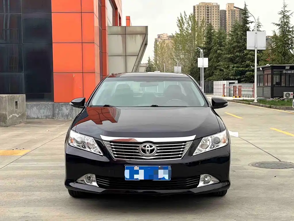 Toyota Camry 2014 — фото 2