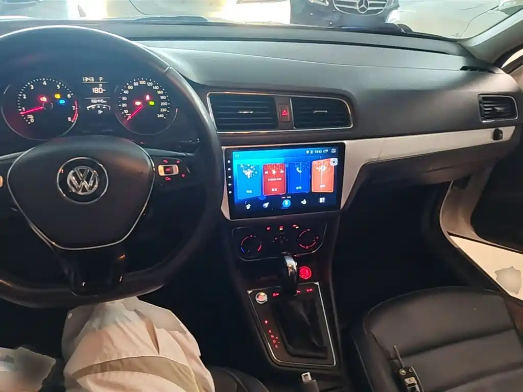 Volkswagen Lavida 2017 — фото 10
