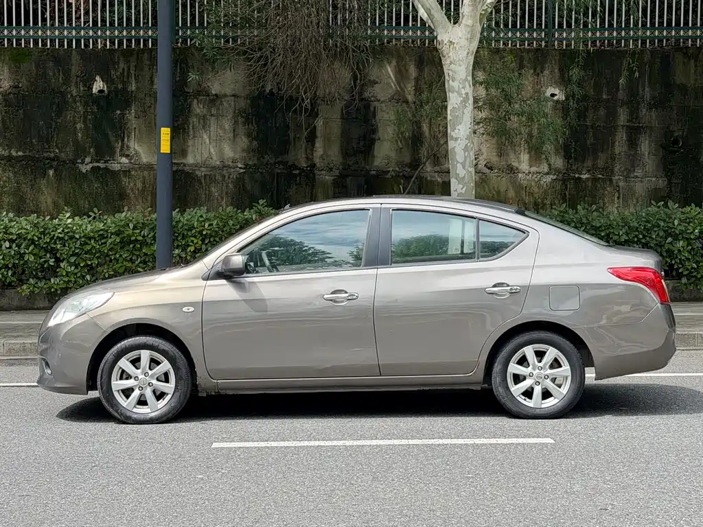 Nissan Sunny 2012 — фото 4