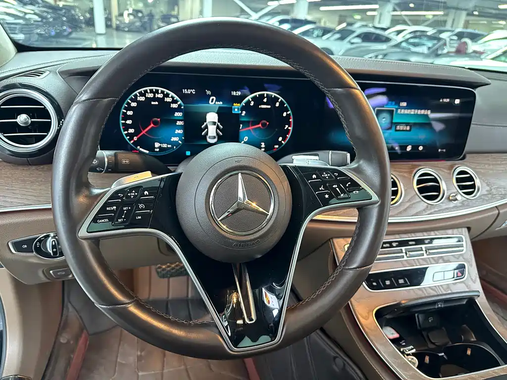 Mercedes-Benz E-Class 2023 — фото 8