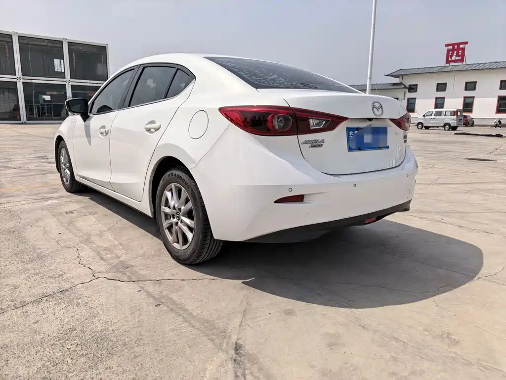 Mazda 3 Axela 2018 — фото 7