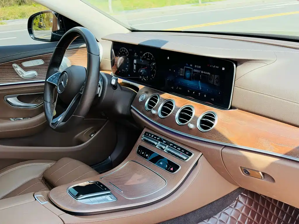 Mercedes-Benz E-Class 2023 — фото 6
