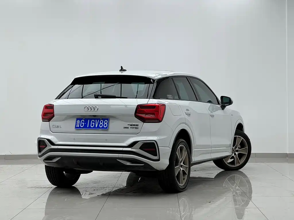 Audi Q2L 2023