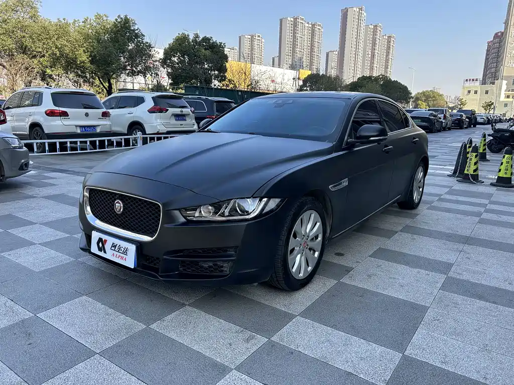 Jaguar XEL 2019 — фото 1